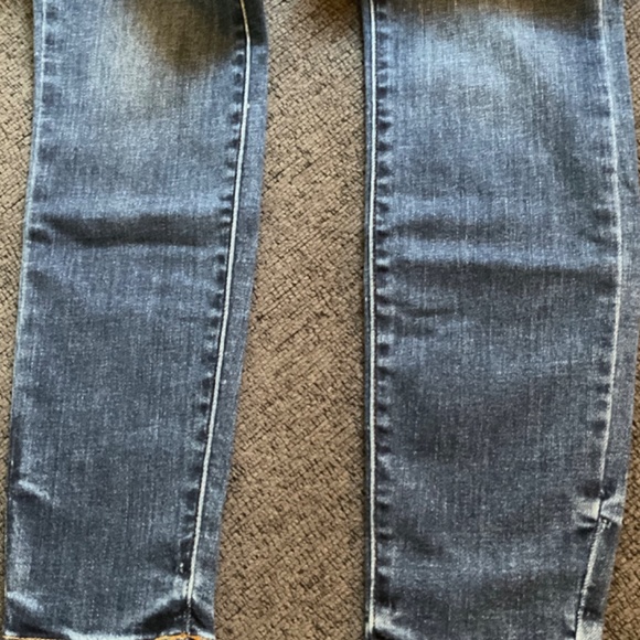 Judy Blue NWT size 3/26 medium wash skinny jeans - Picture 3 of 5